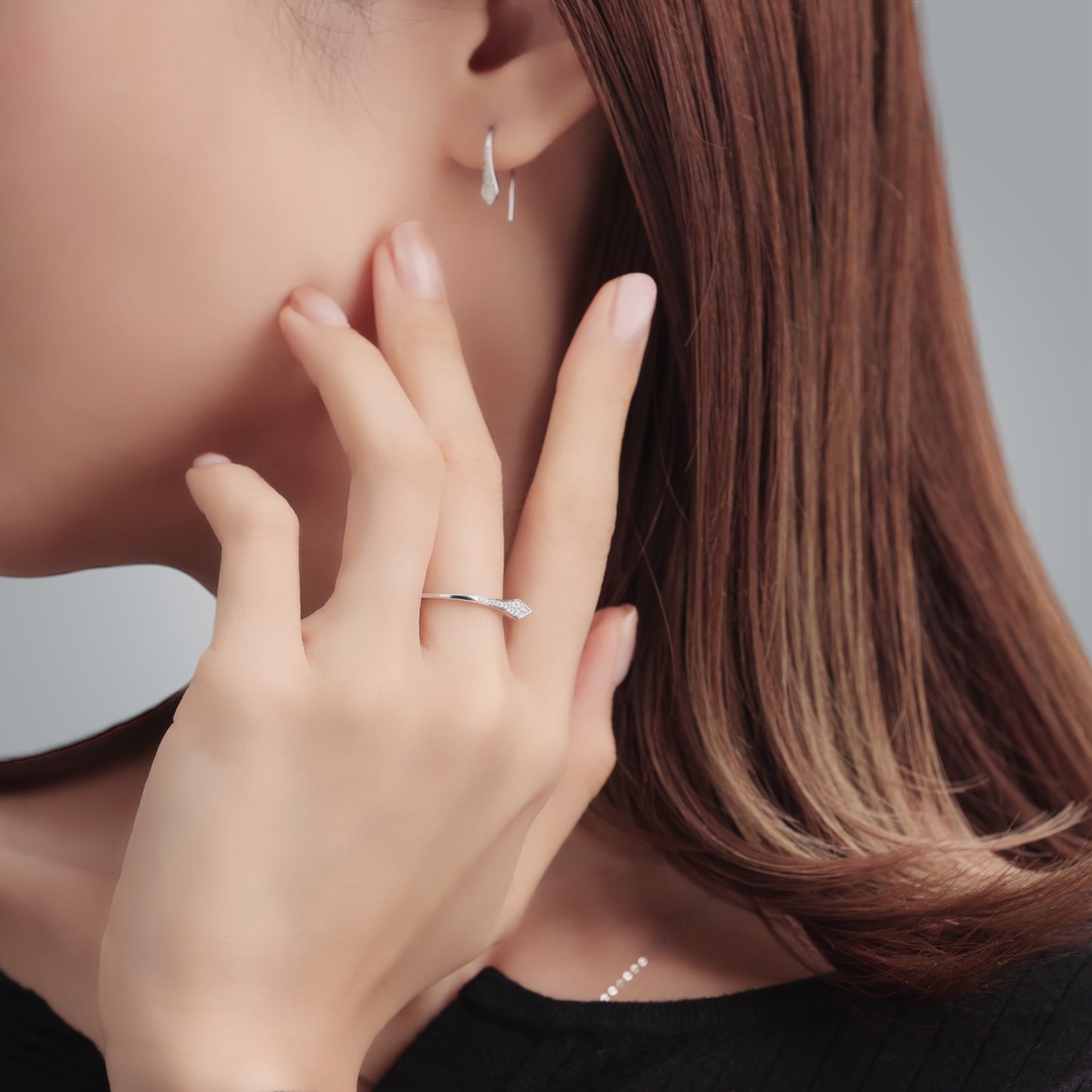 Arrow 18K Yellow Gold White Diamond Earrings