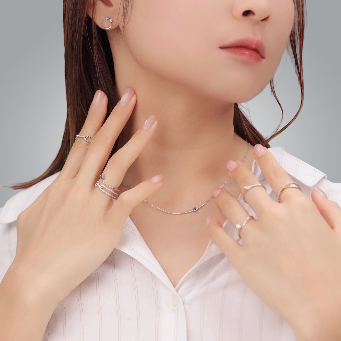 Smile 18K White Gold Sapphire Ring