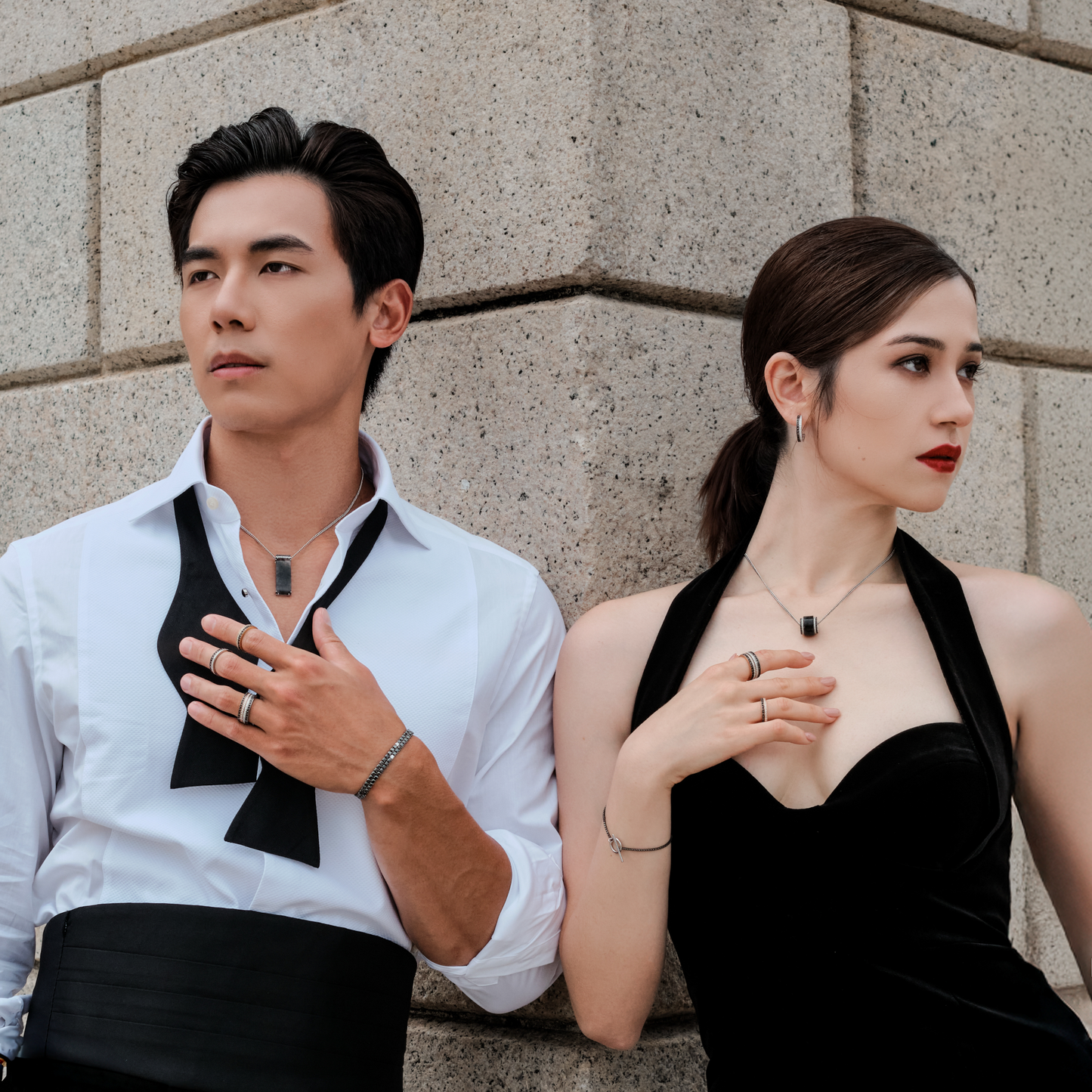 Halo 18K 黃金黑鑽白鑽戒指