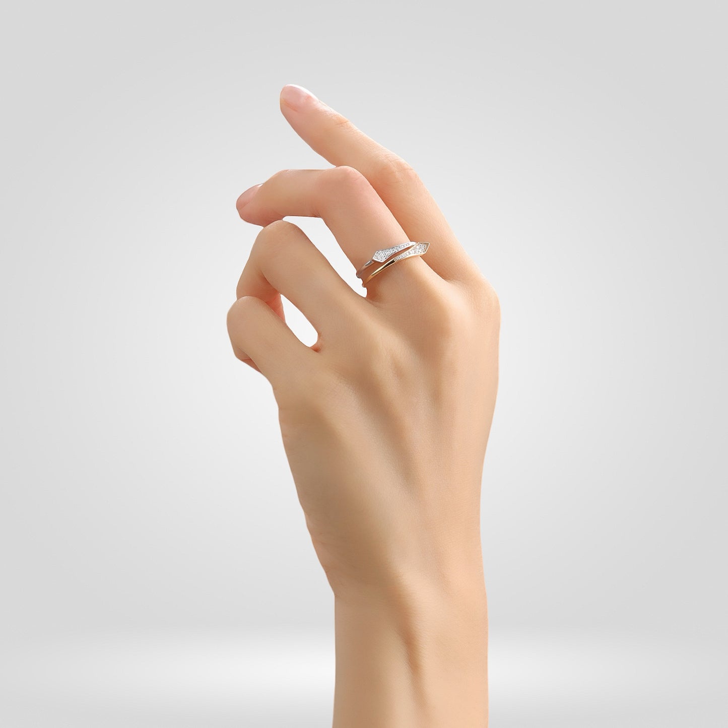 LR8 - Arrow White Gold Diamond Ring
